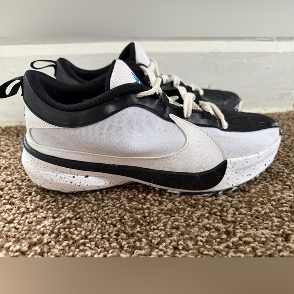 Nike Other - Nike Zoom Freak 5 GS Oreo White Black Blue DZ4486-100 Kids Size 7Y / Women 8.5